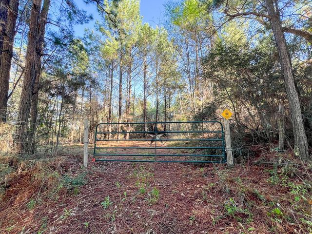 1 Bishop Road, Huntsville, TX 77320