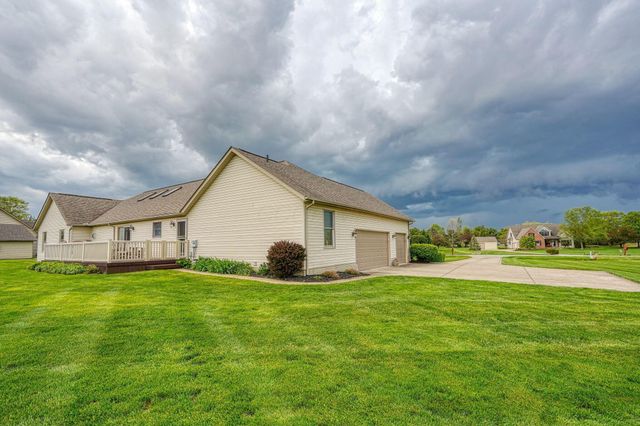 4656 Meadowgrove Drive NW, Carroll, OH 43112