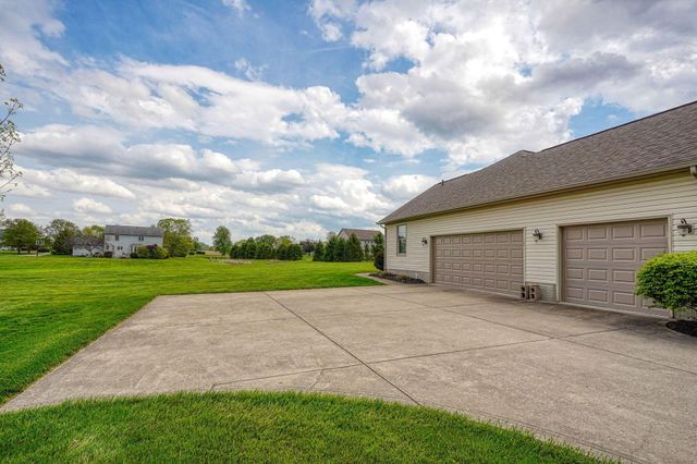 4656 Meadowgrove Drive NW, Carroll, OH 43112