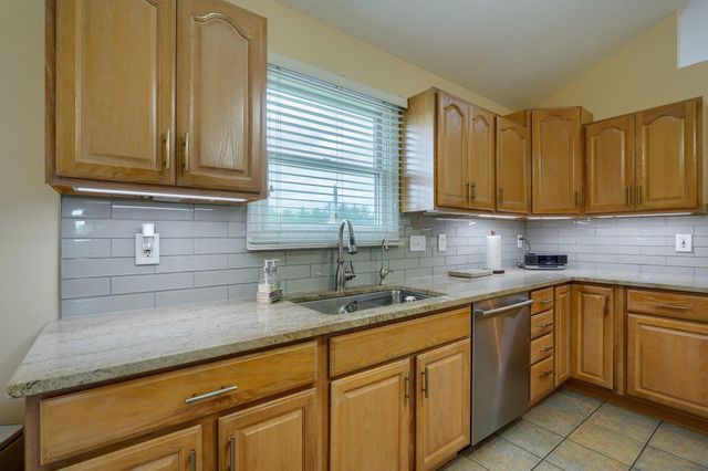 4656 Meadowgrove Drive NW, Carroll, OH 43112