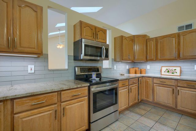 4656 Meadowgrove Drive NW, Carroll, OH 43112