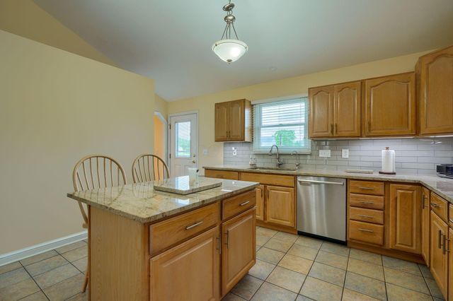 4656 Meadowgrove Drive NW, Carroll, OH 43112