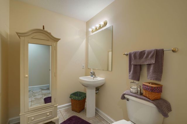 4656 Meadowgrove Drive NW, Carroll, OH 43112