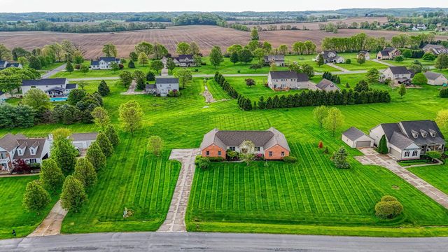 4656 Meadowgrove Drive NW, Carroll, OH 43112