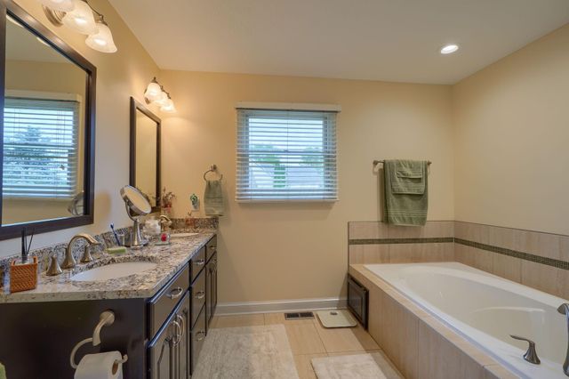 4656 Meadowgrove Drive NW, Carroll, OH 43112