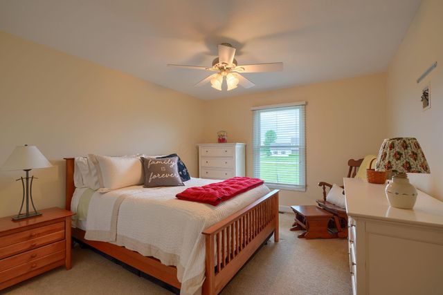 4656 Meadowgrove Drive NW, Carroll, OH 43112