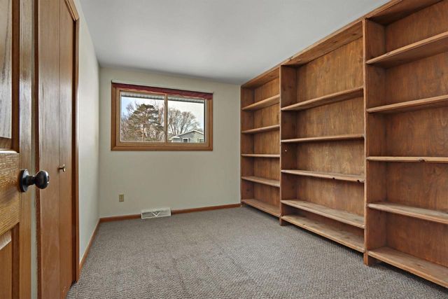 1305 93rd AVENUE, Kenosha, WI 53144