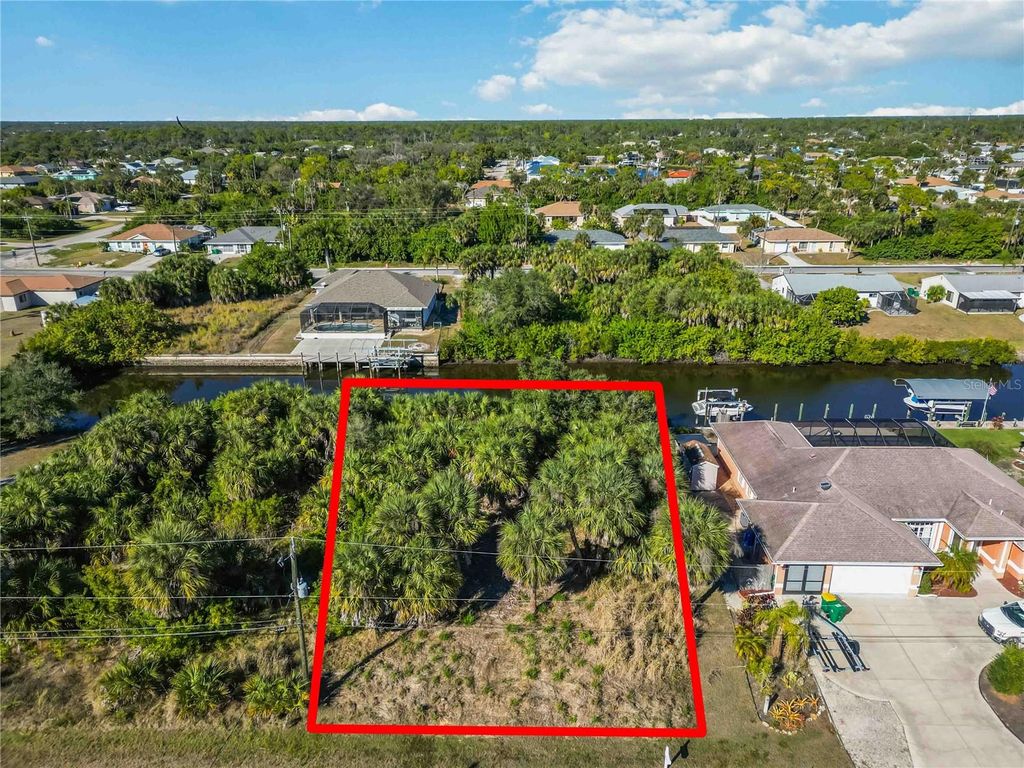 Image 4 of property listing at 18034 AVONSDALE, Port Charlotte, FL 33948