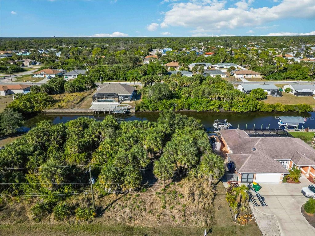 Image 5 of property listing at 18034 AVONSDALE, Port Charlotte, FL 33948