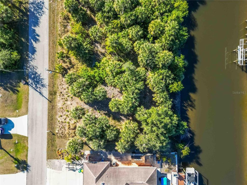 Image 6 of property listing at 18034 AVONSDALE, Port Charlotte, FL 33948