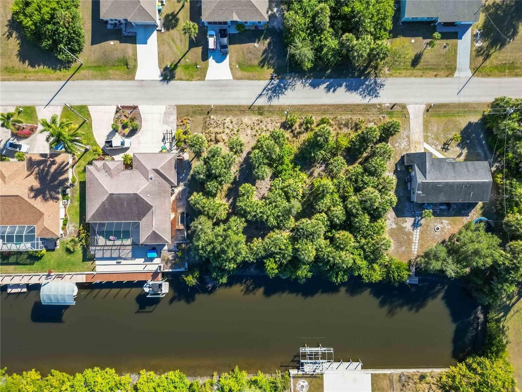 Image 8 of property listing at 18034 AVONSDALE, Port Charlotte, FL 33948