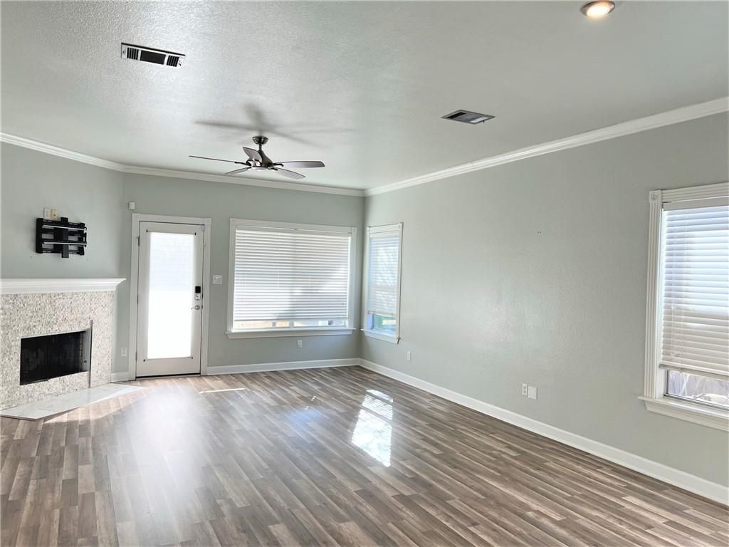 402 Wiley ST, Hutto, TX 78634