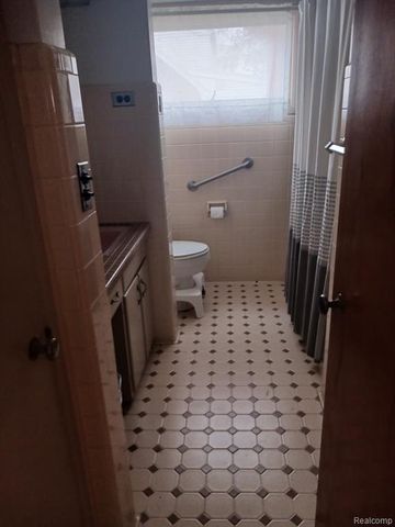 682 Budlong Street, Adrian, MI 49221