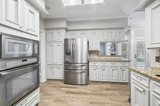 2906 Eagle Creek Drive, Kingwood, TX 77345