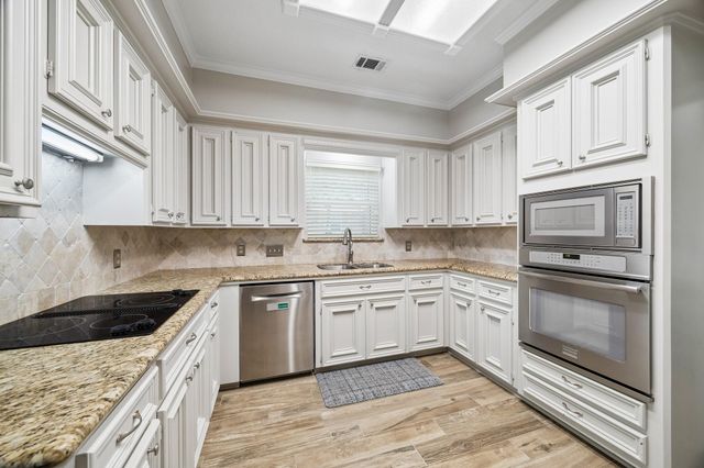 2906 Eagle Creek Drive, Kingwood, TX 77345