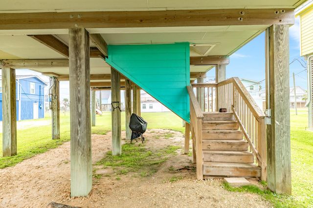 337 Thunder Road, Surfside Beach, TX 77541