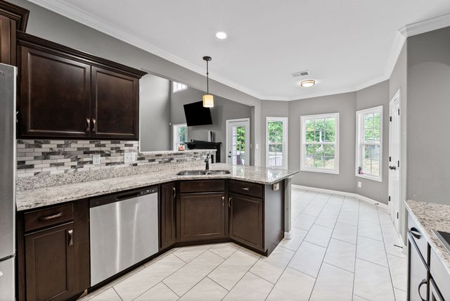 367 Barry Dr, Clarksville, TN 37040