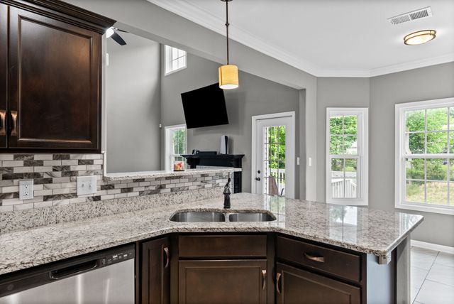 367 Barry Dr, Clarksville, TN 37040