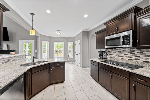367 Barry Dr, Clarksville, TN 37040
