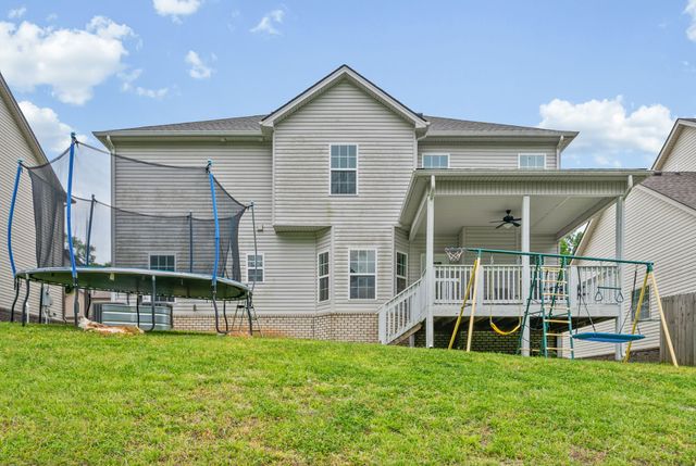 367 Barry Dr, Clarksville, TN 37040