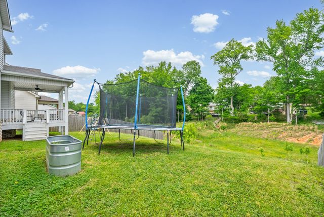 367 Barry Dr, Clarksville, TN 37040