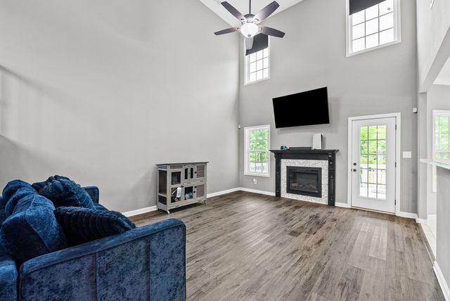 367 Barry Dr, Clarksville, TN 37040