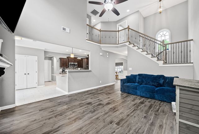 367 Barry Dr, Clarksville, TN 37040