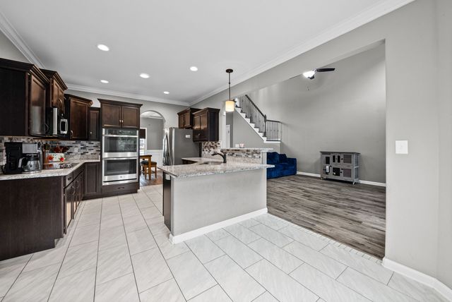 367 Barry Dr, Clarksville, TN 37040