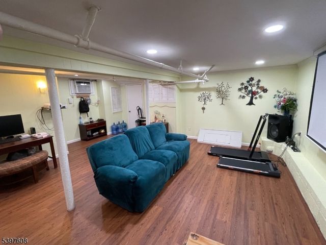 25 Park Ave, Passaic City, NJ 07055