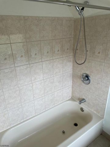 25 Park Ave, Passaic City, NJ 07055