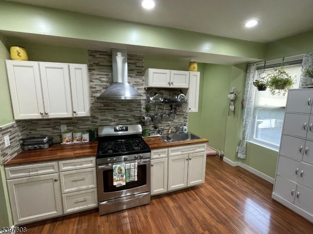 25 Park Ave, Passaic City, NJ 07055