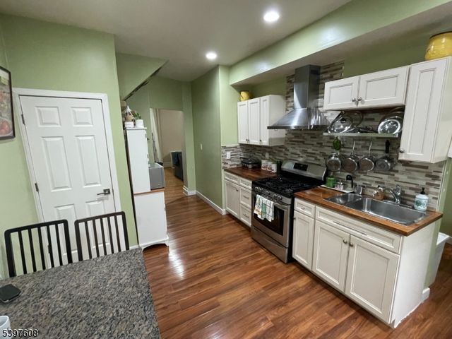 25 Park Ave, Passaic City, NJ 07055