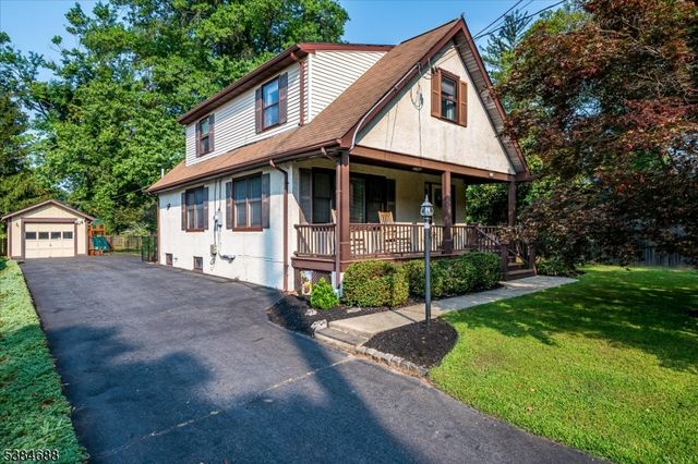 21 Heathcote Brook Rd, South Brunswick Twp., NJ 08528