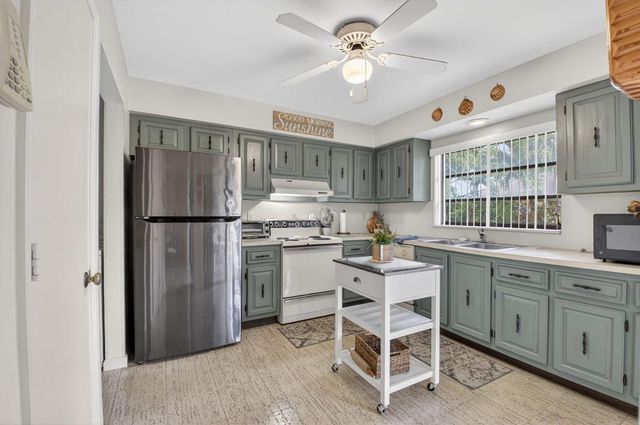 4972 Dovewood Road B, Boynton Beach, FL 33436