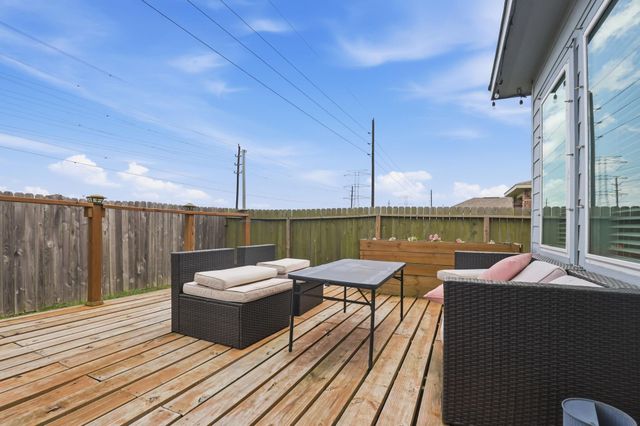 8002 Brooks Crossing Drive, Baytown, TX 77521