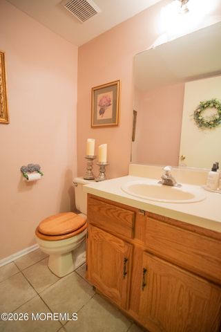 10 Carriage Lane, Englishtown, NJ 07726