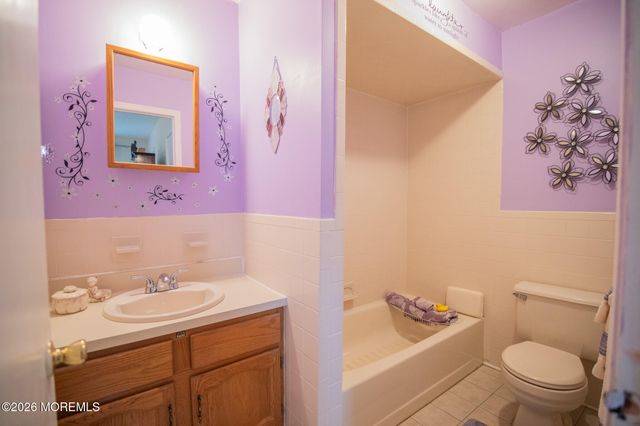 10 Carriage Lane, Englishtown, NJ 07726