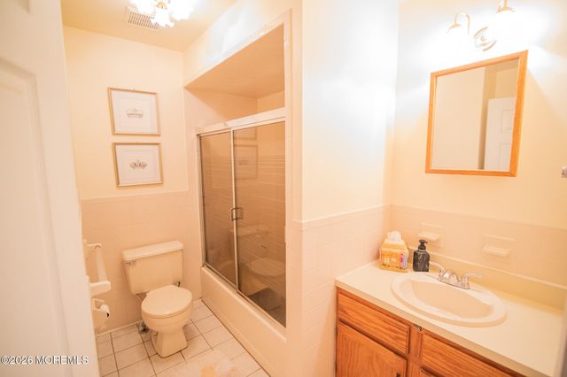 10 Carriage Lane, Englishtown, NJ 07726