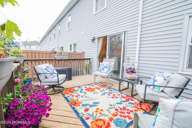 10 Carriage Lane, Englishtown, NJ 07726