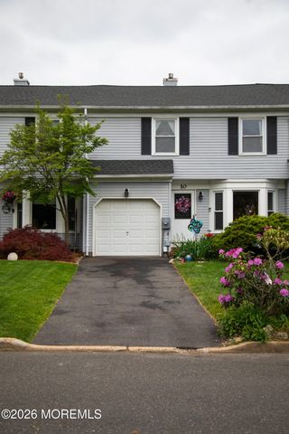 10 Carriage Lane, Englishtown, NJ 07726