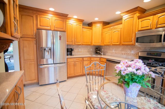 10 Carriage Lane, Englishtown, NJ 07726