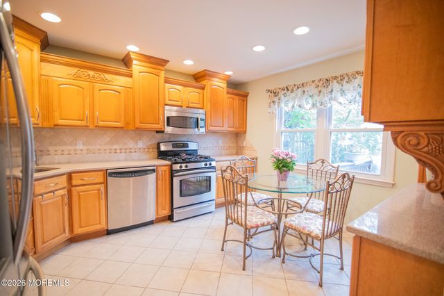 10 Carriage Lane, Englishtown, NJ 07726