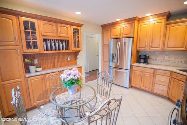 10 Carriage Lane, Englishtown, NJ 07726