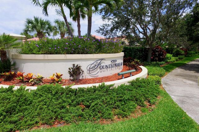 572 7th Square, Vero Beach, FL 32962