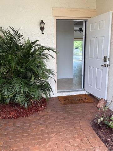 572 7th Square, Vero Beach, FL 32962