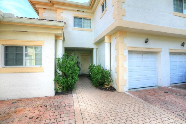 572 7th Square, Vero Beach, FL 32962