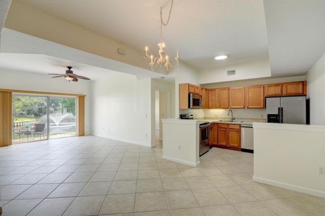 572 7th Square, Vero Beach, FL 32962