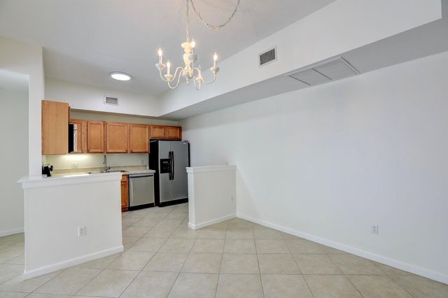 572 7th Square, Vero Beach, FL 32962