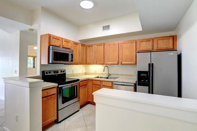 572 7th Square, Vero Beach, FL 32962