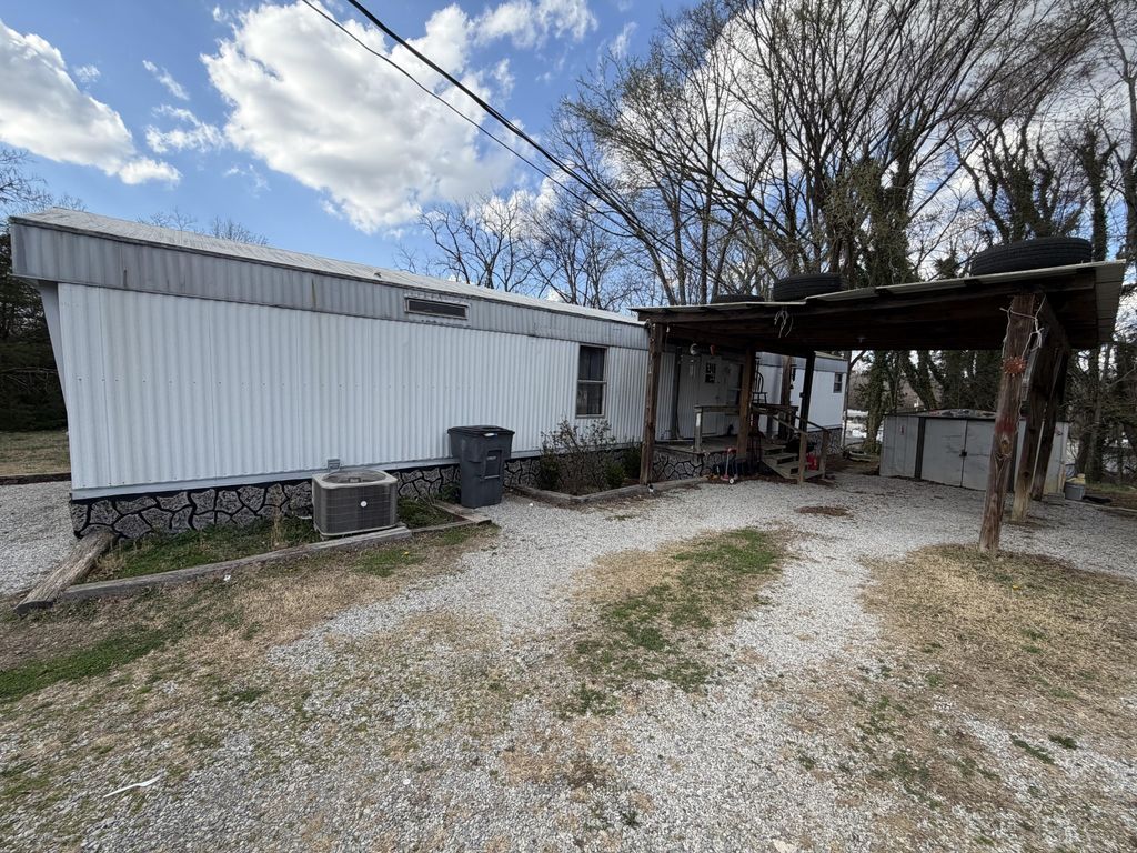 124 W Shellsford Rd, Mcminnville, TN 37110